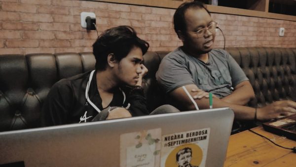 Usia Telah Mencapai Seperempat Abad, dan Ia Hanya Ingin Menulis Puisi