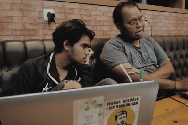 Usia Telah Mencapai Seperempat Abad, dan Ia Hanya Ingin Menulis Puisi